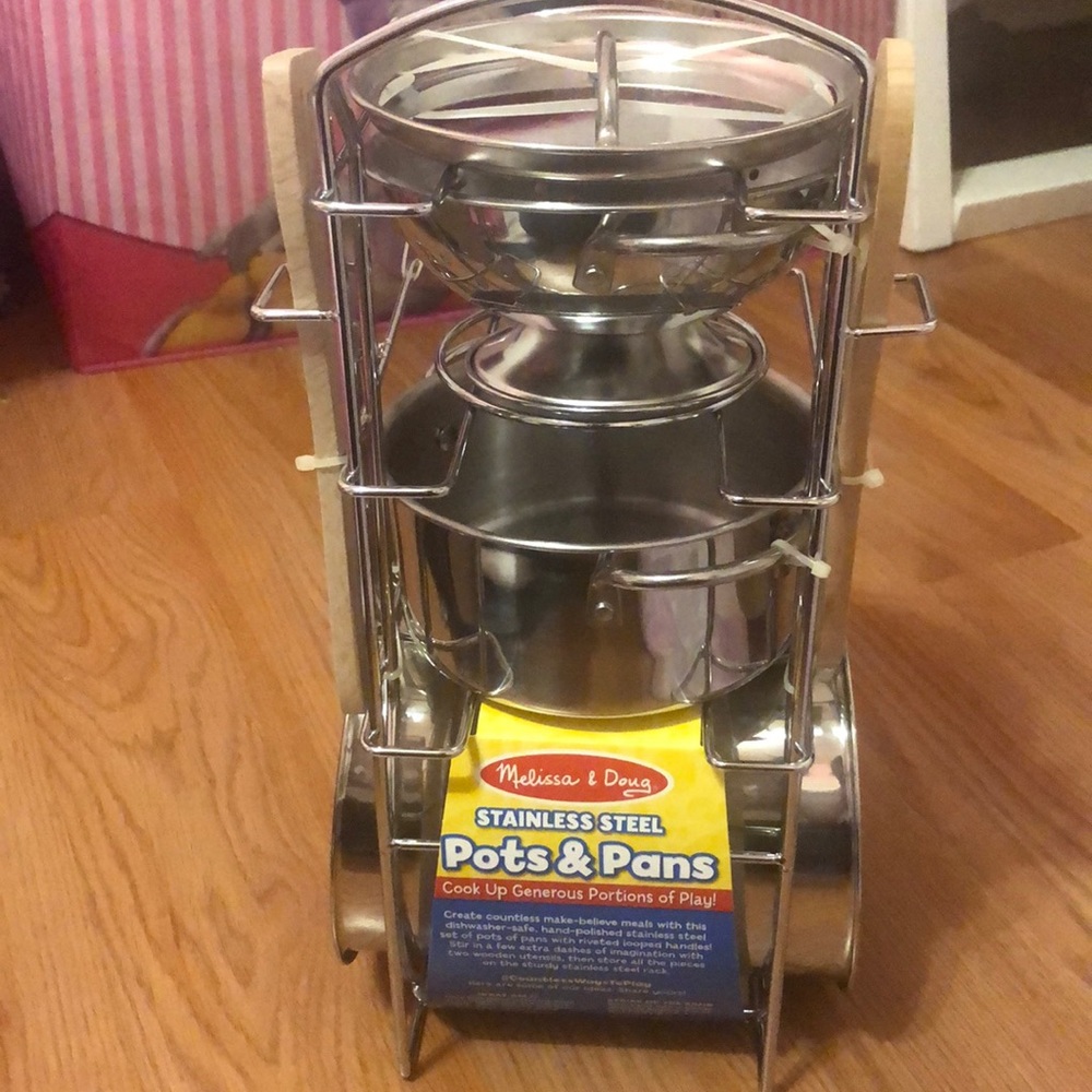 Brand New Melissa & Doug pretend play kitchen set.